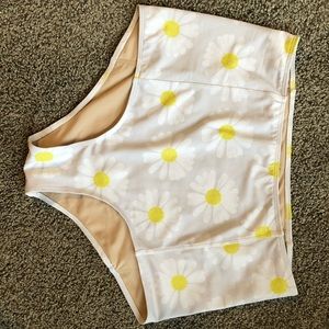 KJ White Daisies High Waisted Bottoms Large